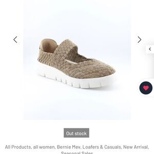 bernie mev. Women's Woven Beige Flats